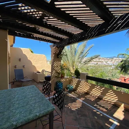 شقة Amazing Holiday With Tropical Community Pool إِستيبونا