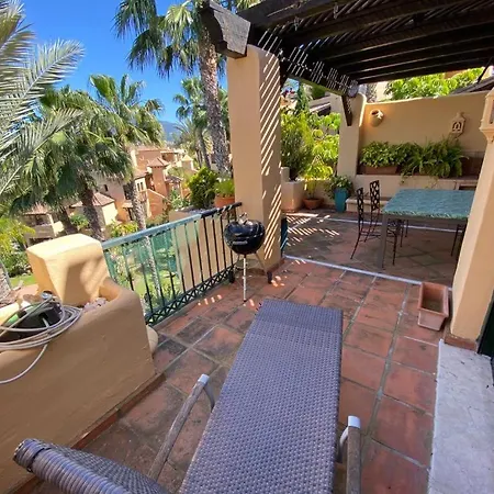 شقة Amazing Holiday With Tropical Community Pool إِستيبونا